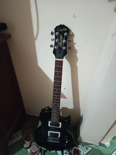 Guitarra condor