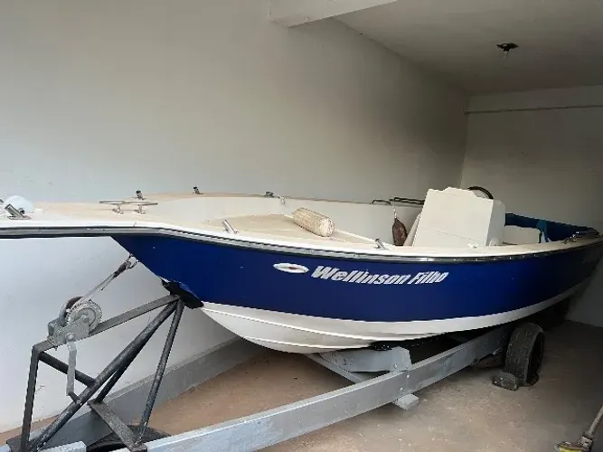 Lancha Fishing 20 pés com motor 40hp maranello com quase 3hrs de uso Motor 90hp ,60 horas