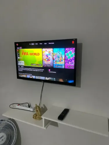 TV Philips 32" + Roku + Rack de Parede (Brinde)
