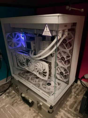 Computador GAMER BRANCO - 9800X3D + 7900 XTX + 48GB RAM + X670E