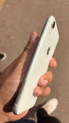 iPhone XR branco 64gb