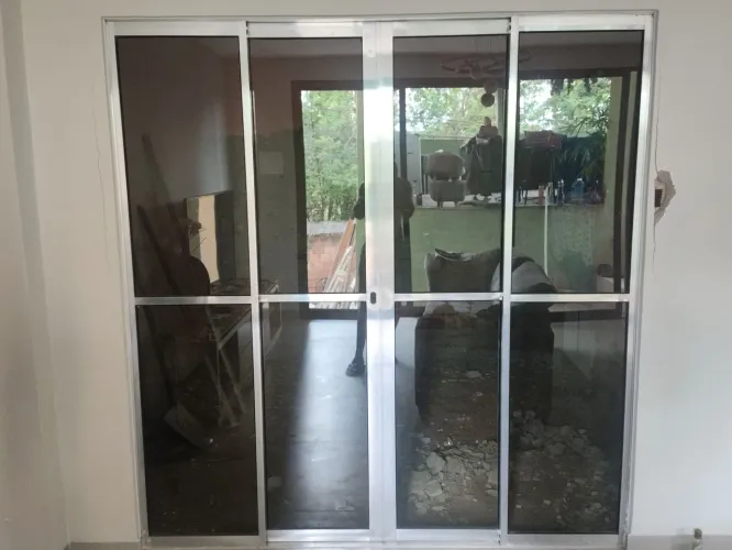Porta de alumínio 4 folhas