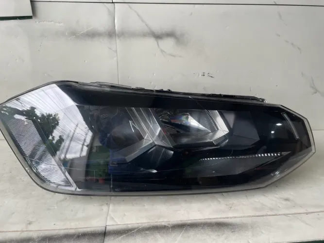 Farol Do Polo 2018/22 Virtus C Friso Preto S/ Meia Luz Lado Direito