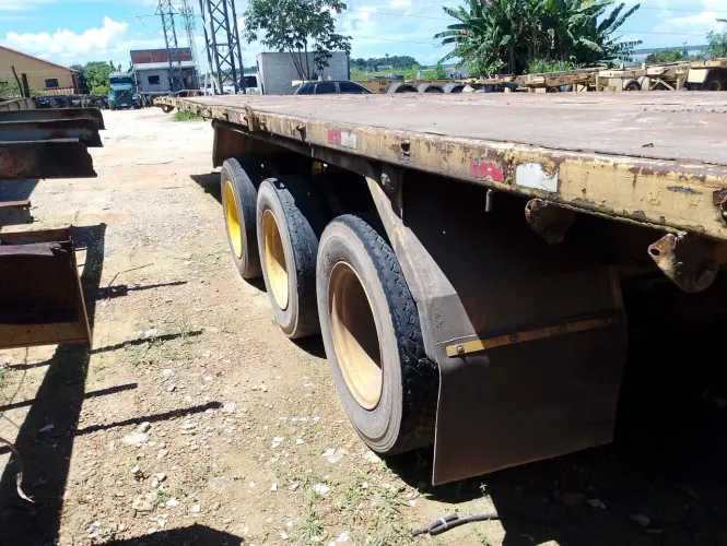 Carreta 3 eixo , 40 , doc ok pronta pra trabalhar