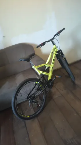 Vendo Bicicleta Colli com dupla suspensão.