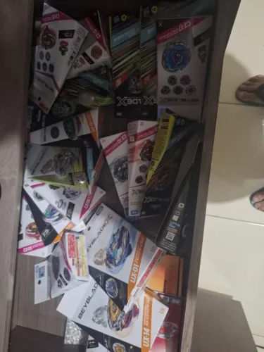coleção beyblade x, 30 beys(TODOS ORIGINAIS)