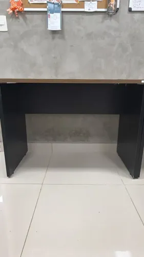 Mesa de escritório compacta com 100cm