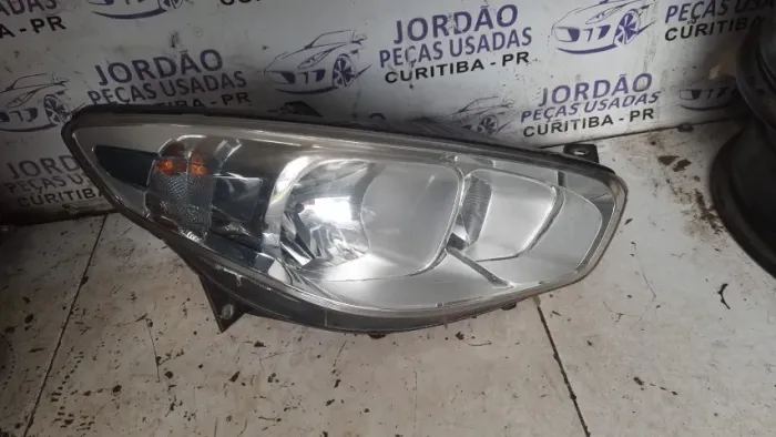 Farol lado direito Grand Siena 1.4 .Original sem detalhes, com lâmpadas 