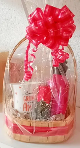 presente com caneca de ceraamica e hidratante nativa spa orquidea lumiere