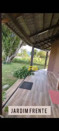CASA A VENDA DE PORTEIRA FECHADA NO CONDOMÍNIO