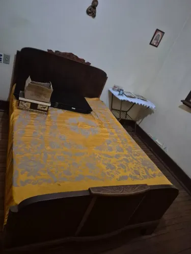 Cama de casal antiga