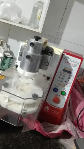 Vendo máquina de doces e salgados. 
