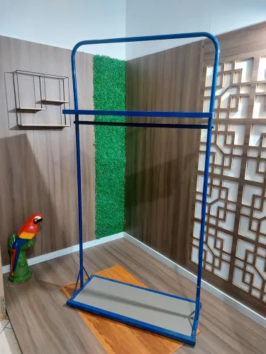 Expositor de roupas e acessórios