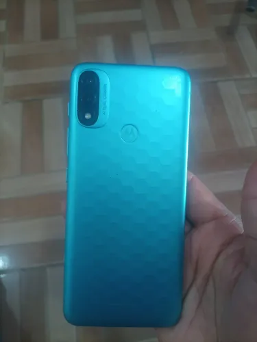 Moto e 20
