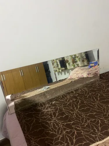 Espelho acompanhamento parafuso e os acabamento dele que é pra em caixa na parede