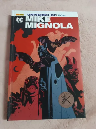 Hq universo DC por Mike mignola 