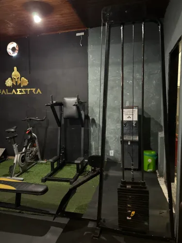 remada baixa com bateria de peso de 100kg