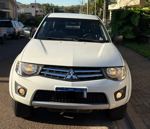 Mitsubishi L200 Triton HLS 2.4 Flex 16V CD Mec. 2016