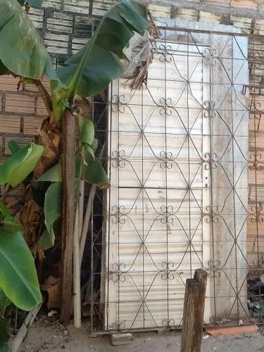 Grade de ferro aço medi 220 comprimento e 147 largura
