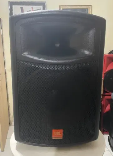 Caixa ativa JBL Millenium 15 polegadas