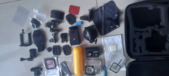 Kit C 2 câmeras sport 1 possui wi-fi vai case.