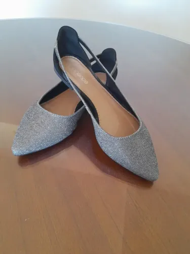 Sapatilha prata bico fino