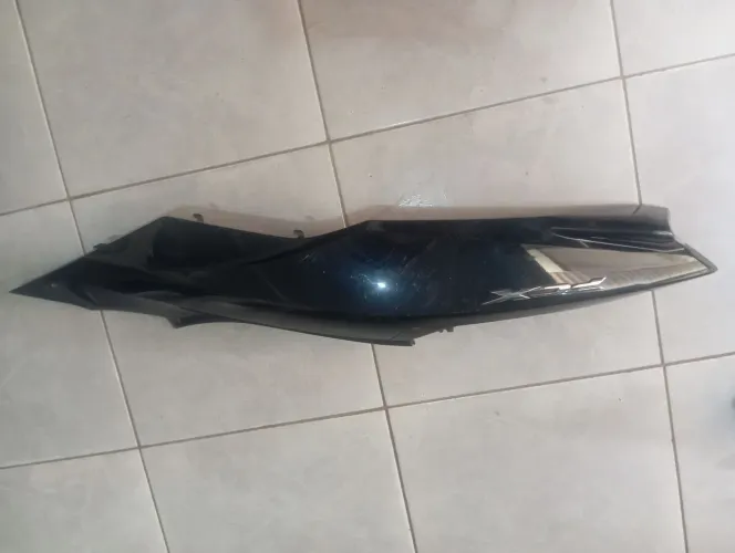 Acabamento carenagem Honda PCX traseiro lado direito