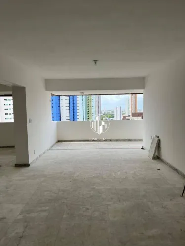 Apartamento com 03 suítes em andar alto no Miramar