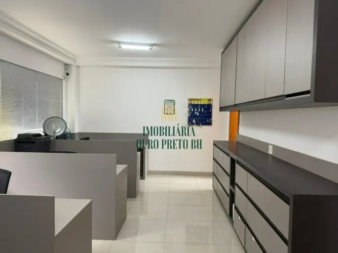 Sala comercial com 30m² á venda no bairro Santa Mônica.