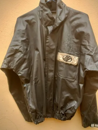 Vende -se uma roupa de motoboy