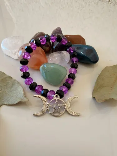 Pulseira de cristal com pentagrama tríplice 