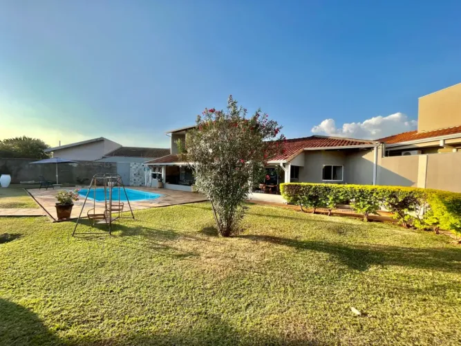 Casa padrão com 453m², bairro City Ribeirão, Zona Sul de Ribeirão Preto/SP.