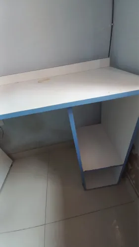 Escrivaninha + prateleiras