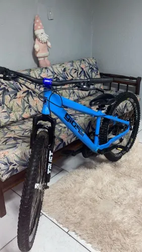 Gios azul semi nova