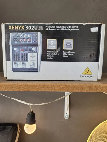 Mesa de Som Behringer XENYX 302USB