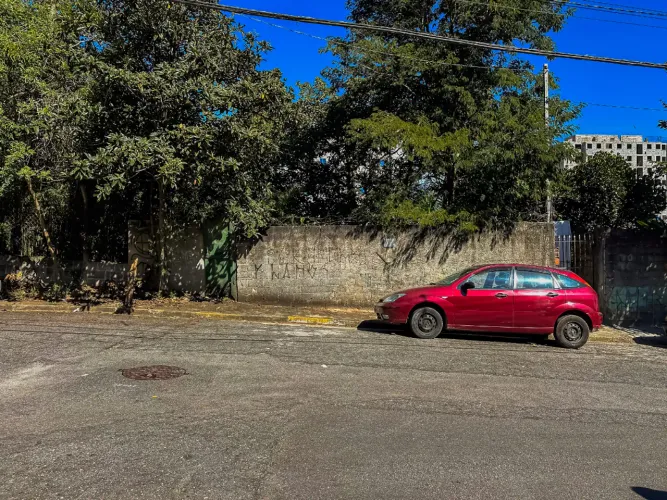 Terreno residencial para venda em Jardim Vivan, 261m²