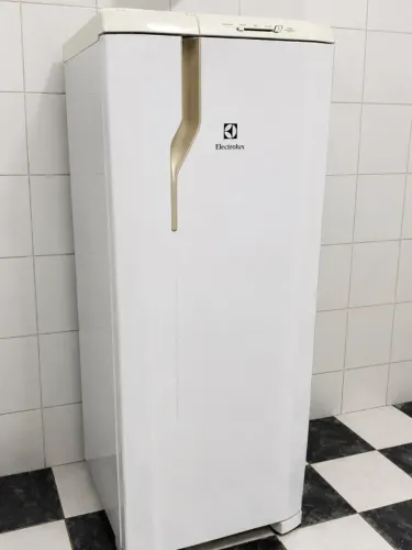 Geladeira  semi nova 