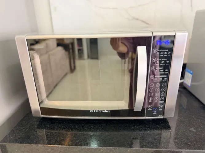 Microondas Eletrolux Inox Espelhado Touch com Grill - 31 Lts
