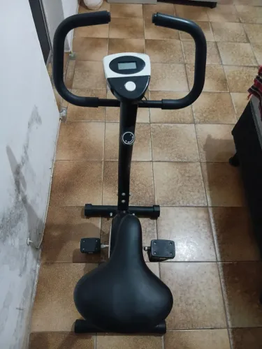Vendo Bicicleta ergometrica pouco uso.