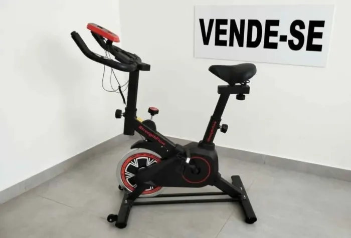 Bicicleta ergometrica nova na caixa zera