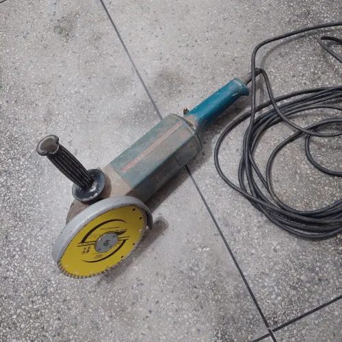 Lixadeira esmirilhadeira profissional Bosch 220 V