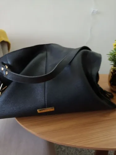 Bolsa toda de couro usada 3 vezes, da última coleção comprei por quase 700 reais,