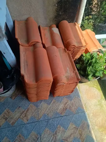 VENDO ESTRUTURA DE FERRO E 70 TELHAS