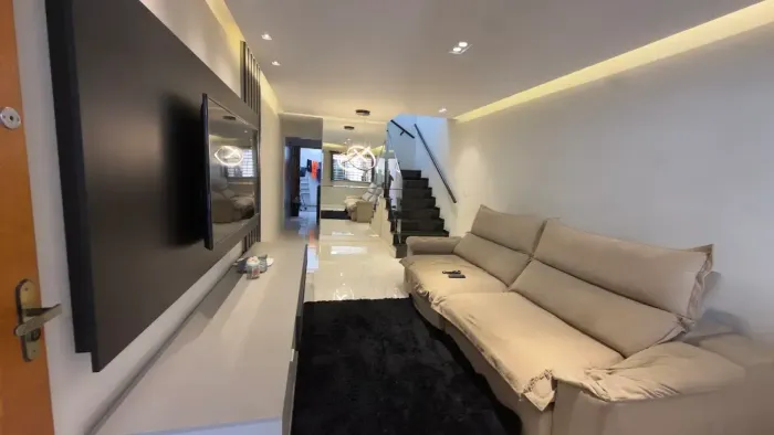 Sobrado com 3 dormitórios, 1 suíte, 2 vagas e todo mobiliado!!!
