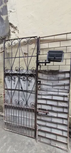 Vendo um portão de ferro