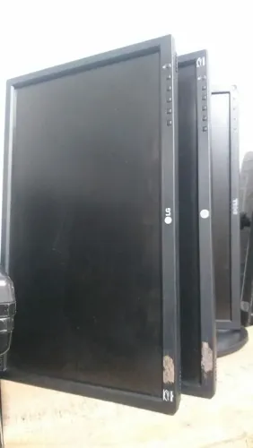 Monitor 20 polegadas, últimas 4 telas , $150 cada