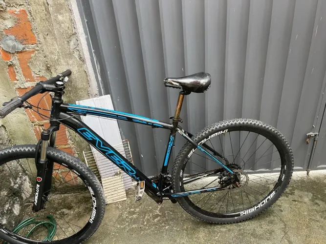 Bicicleta Aro 29 Ever - Suspensão Absolute e Freio Traseiro Hidráulico Shimano MT200