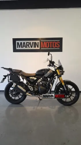 TRIUMPH SCRAMBLER 400x Preta