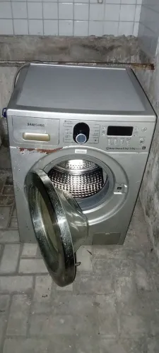 Maquina lava eh seca. Com defeito