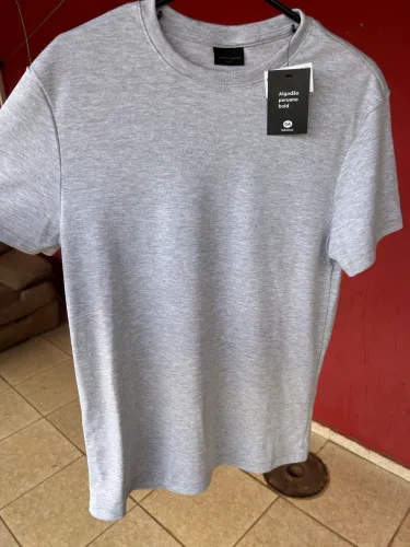 Camiseta C&A premium P, M